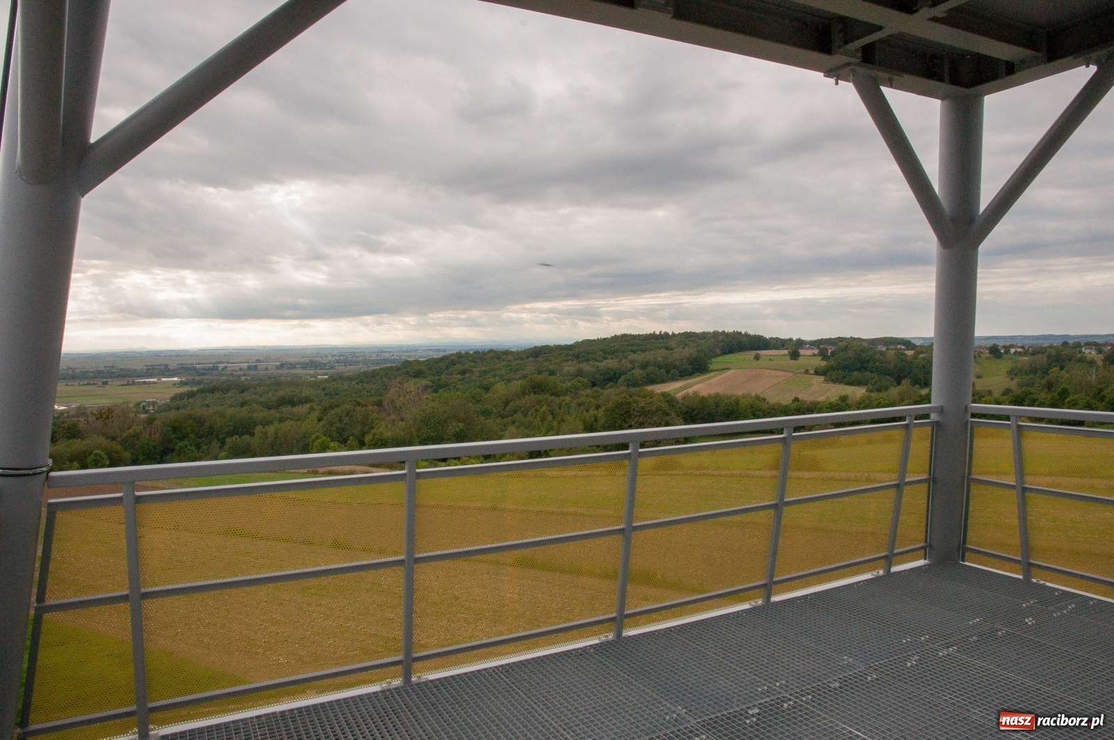 Zdjęcie w galerii na portalu naszraciborz.pl: Wieża widokowa w Pogrzebieniu już otwarta. Zobaczcie, co z niej widać [FOTO]  wiadomości z regionu