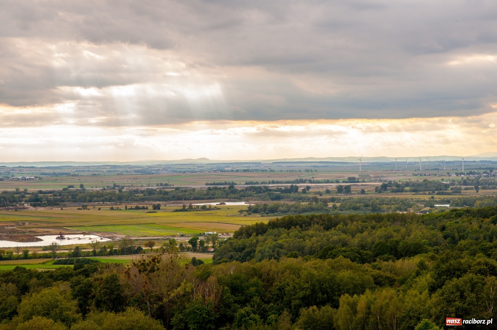 Zdjęcie w galerii na portalu naszraciborz.pl: Wieża widokowa w Pogrzebieniu już otwarta. Zobaczcie, co z niej widać [FOTO]  wiadomości z regionu
