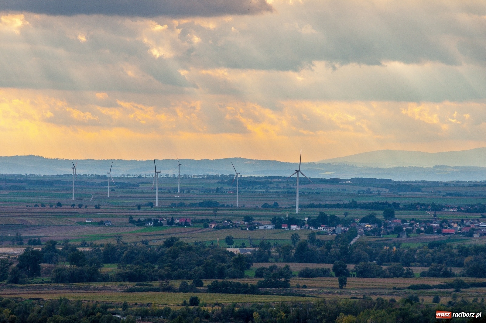 Zdjęcie w galerii na portalu naszraciborz.pl: Wieża widokowa w Pogrzebieniu już otwarta. Zobaczcie, co z niej widać [FOTO]  wiadomości z regionu
