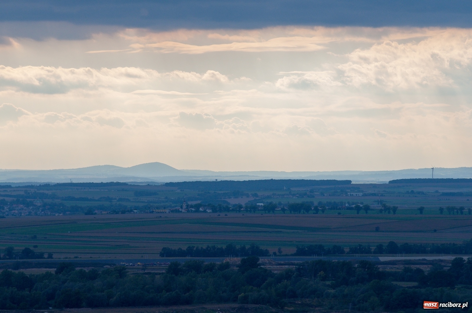 Zdjęcie w galerii na portalu naszraciborz.pl: Wieża widokowa w Pogrzebieniu już otwarta. Zobaczcie, co z niej widać [FOTO]  wiadomości z regionu