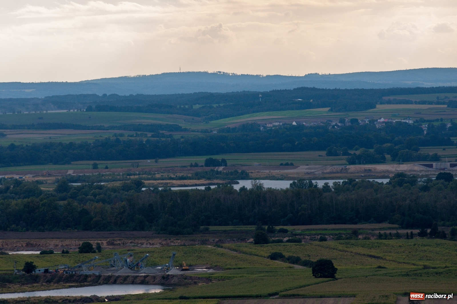 Zdjęcie w galerii na portalu naszraciborz.pl: Wieża widokowa w Pogrzebieniu już otwarta. Zobaczcie, co z niej widać [FOTO]  wiadomości z regionu