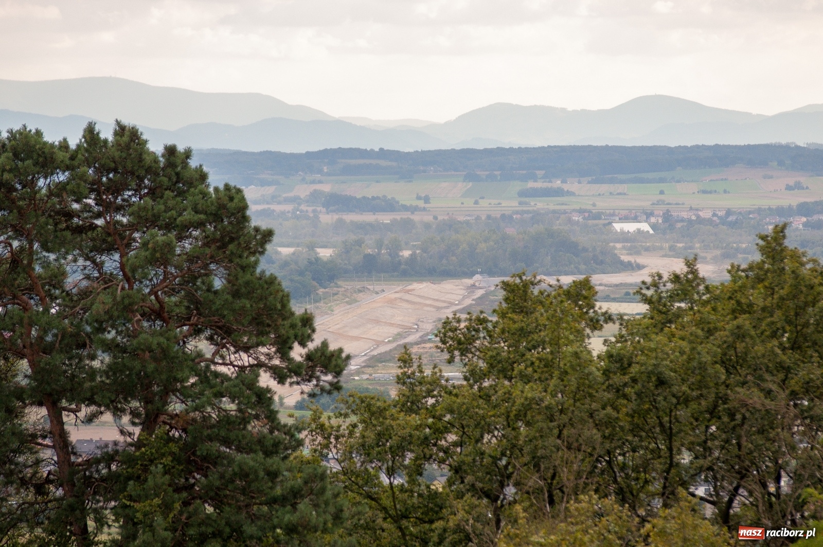 Zdjęcie w galerii na portalu naszraciborz.pl: Wieża widokowa w Pogrzebieniu już otwarta. Zobaczcie, co z niej widać [FOTO]  wiadomości z regionu