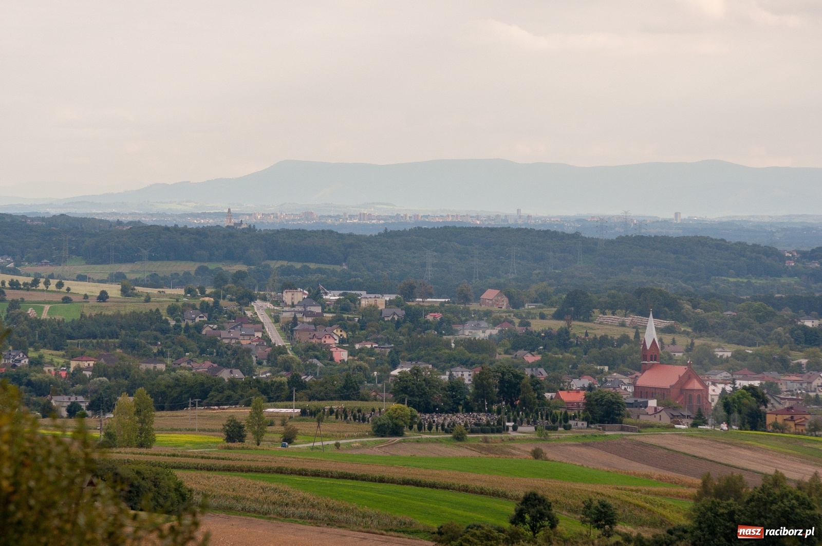 Zdjęcie w galerii na portalu naszraciborz.pl: Wieża widokowa w Pogrzebieniu już otwarta. Zobaczcie, co z niej widać [FOTO]  wiadomości z regionu