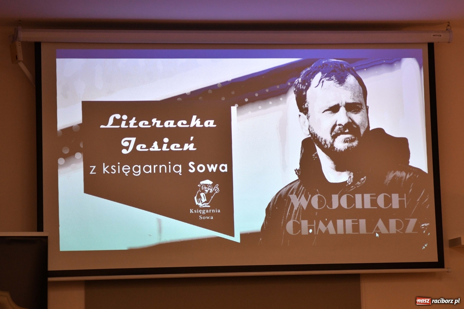 Zdjęcie w galerii na portalu naszraciborz.pl: Sowa zaprosiła Chmielarza. Autor Żmijowiska w Raciborzu [FOTO]  wiadomości z regionu