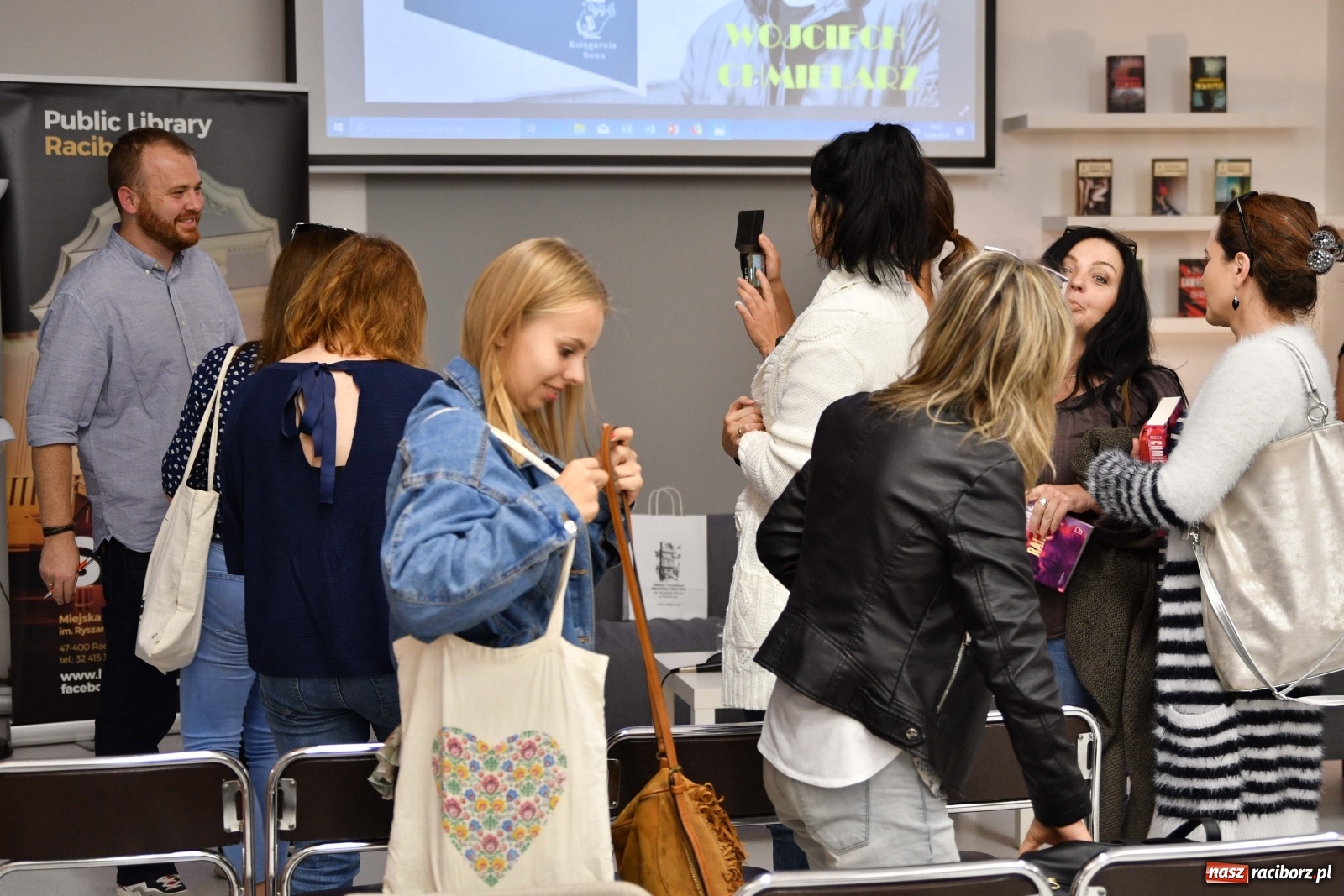 Zdjęcie w galerii na portalu naszraciborz.pl: Sowa zaprosiła Chmielarza. Autor Żmijowiska w Raciborzu [FOTO]  wiadomości z regionu