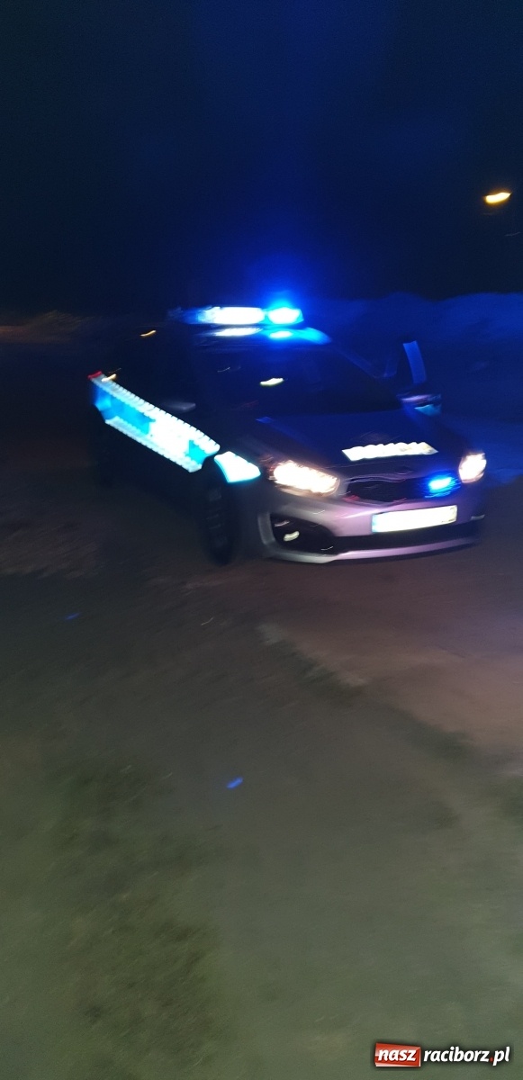 Zdjęcie w galerii na portalu naszraciborz.pl: Nocny pościg na Ostrogu. Sceny jak z filmu kryminalnego [FOTO]  wiadomości z regionu