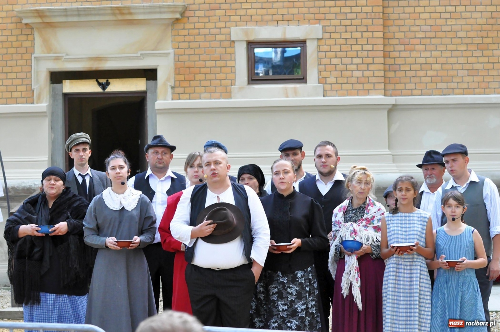 Zdjęcie w galerii na portalu naszraciborz.pl: Wielka rekonstrukcja walki o pałac w Rzuchowie wiadomości z regionu
