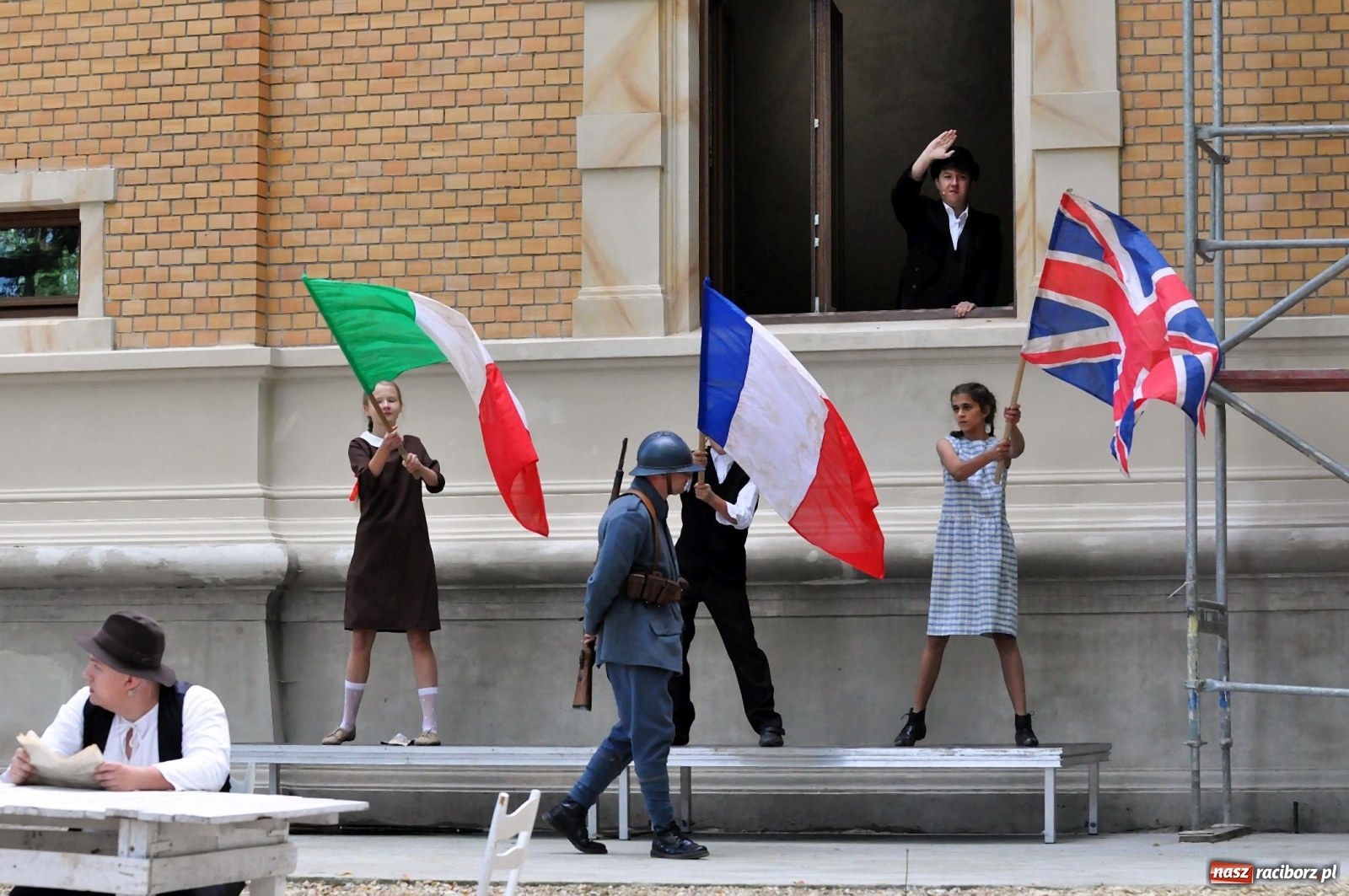 Zdjęcie w galerii na portalu naszraciborz.pl: Wielka rekonstrukcja walki o pałac w Rzuchowie wiadomości z regionu