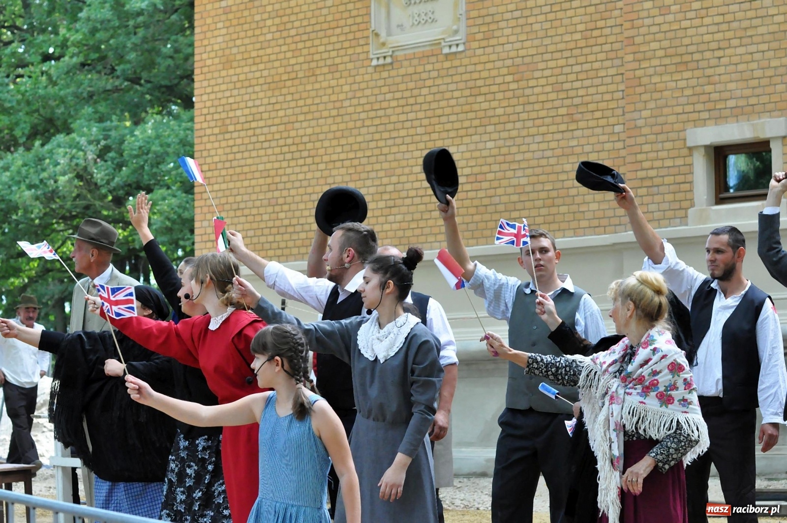 Zdjęcie w galerii na portalu naszraciborz.pl: Wielka rekonstrukcja walki o pałac w Rzuchowie wiadomości z regionu