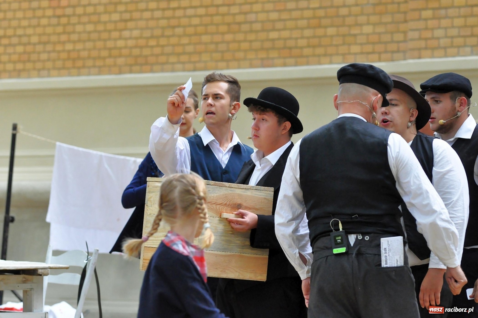 Zdjęcie w galerii na portalu naszraciborz.pl: Wielka rekonstrukcja walki o pałac w Rzuchowie wiadomości z regionu