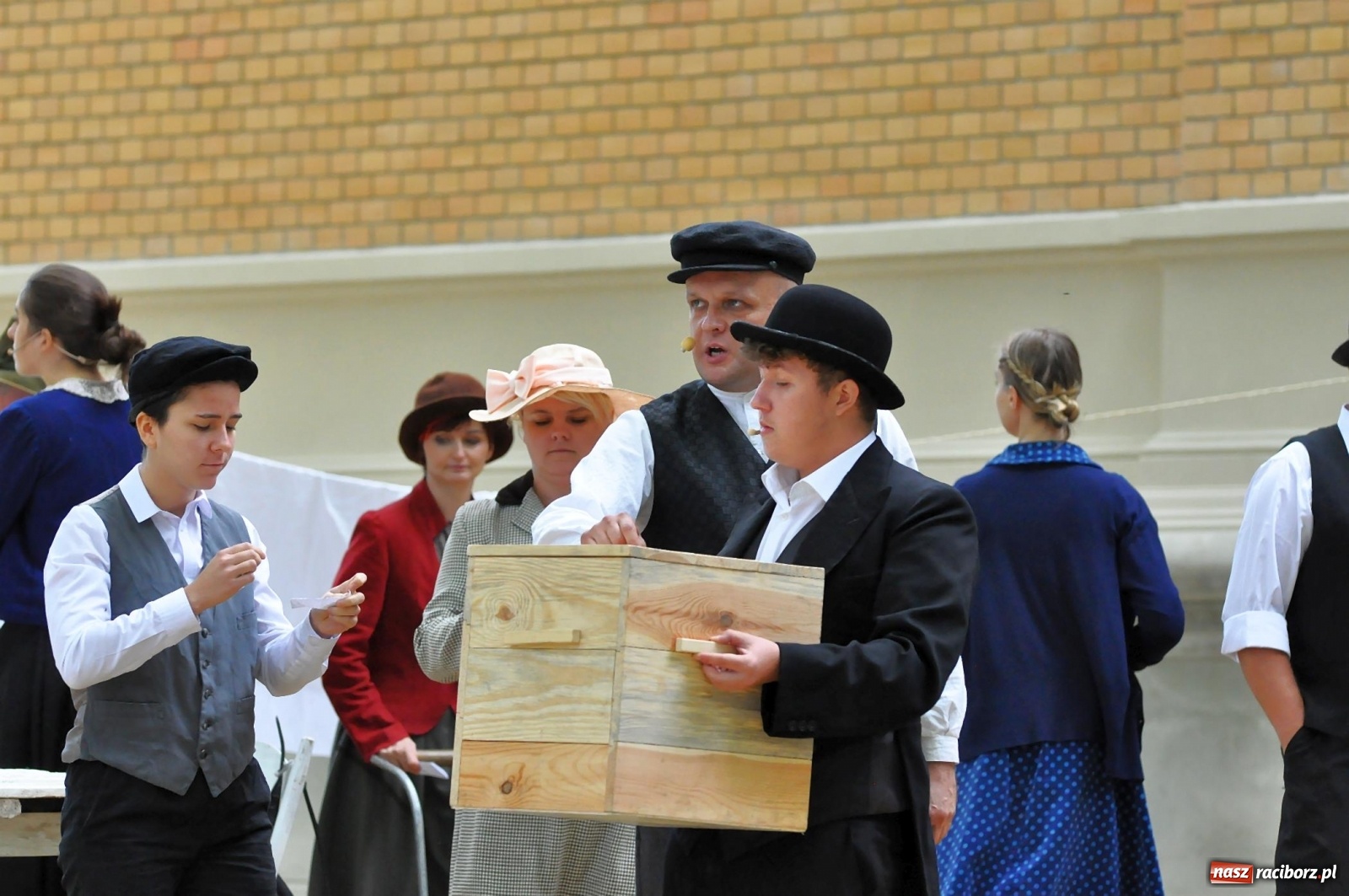 Zdjęcie w galerii na portalu naszraciborz.pl: Wielka rekonstrukcja walki o pałac w Rzuchowie wiadomości z regionu
