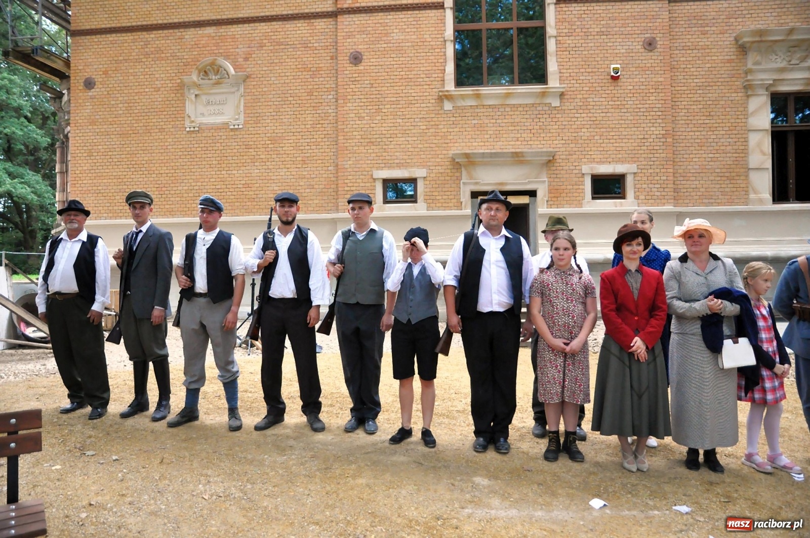 Zdjęcie w galerii na portalu naszraciborz.pl: Wielka rekonstrukcja walki o pałac w Rzuchowie wiadomości z regionu