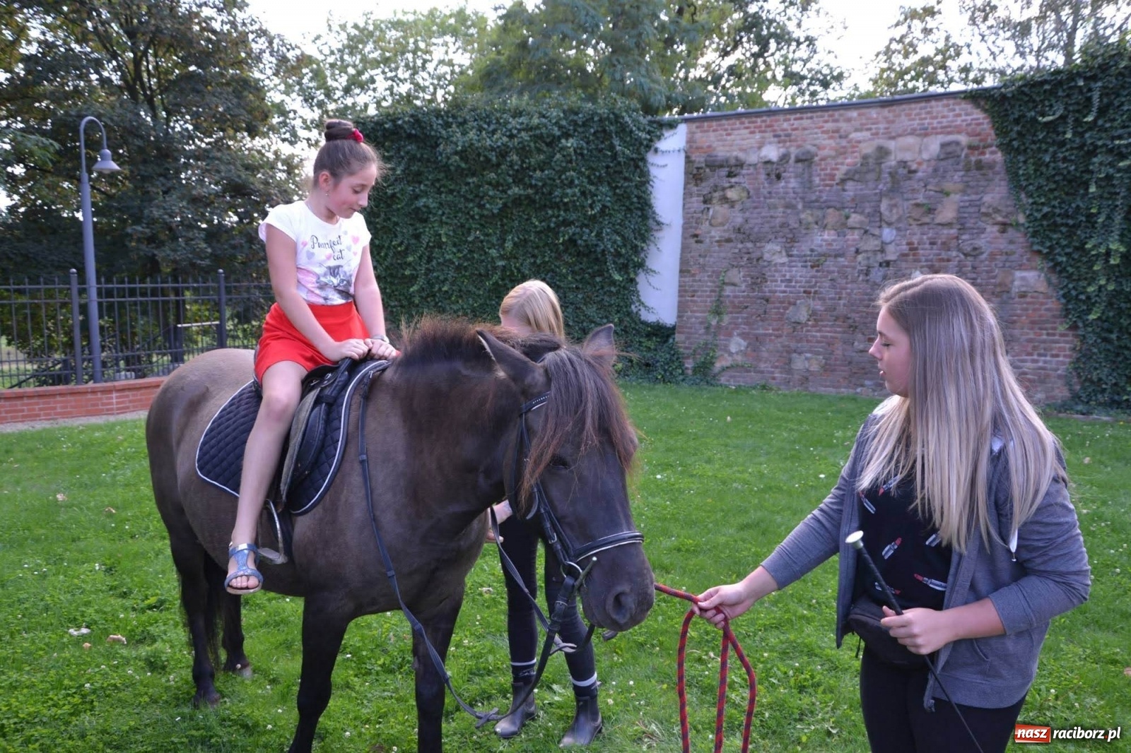 Zdjęcie w galerii na portalu naszraciborz.pl: Młodzież z MDK wystąpiła na zamku [FOTO]  wiadomości z regionu