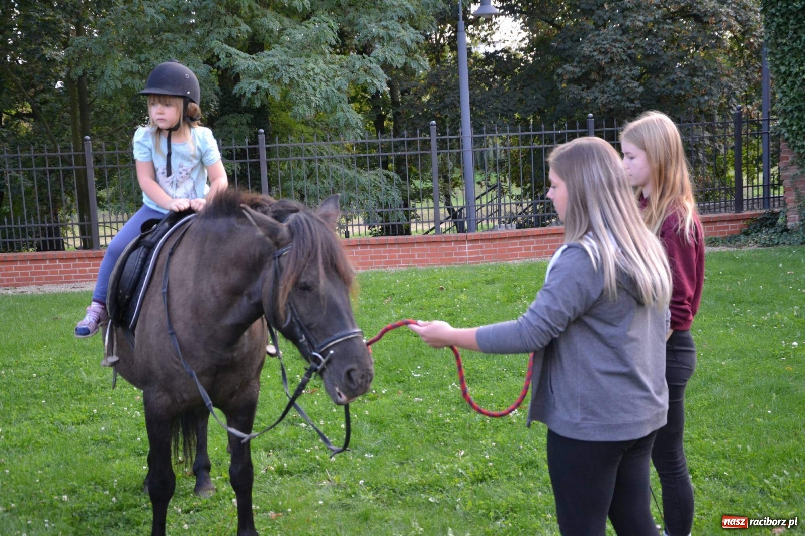 Zdjęcie w galerii na portalu naszraciborz.pl: Młodzież z MDK wystąpiła na zamku [FOTO]  wiadomości z regionu