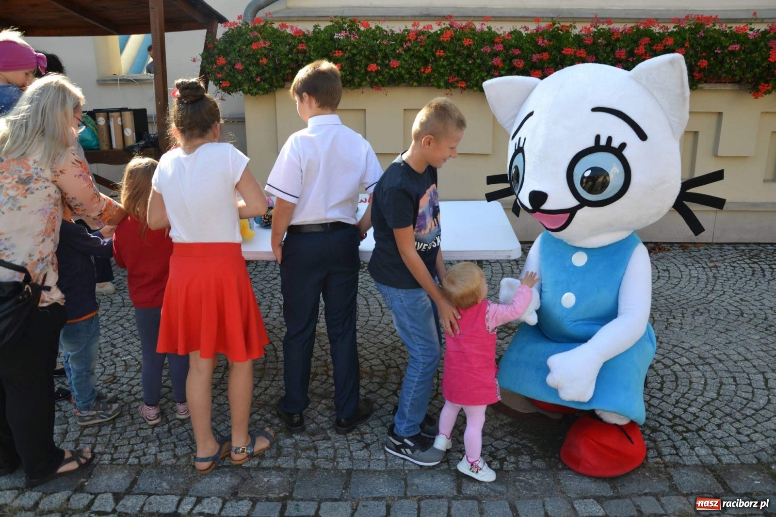 Zdjęcie w galerii na portalu naszraciborz.pl: Młodzież z MDK wystąpiła na zamku [FOTO]  wiadomości z regionu