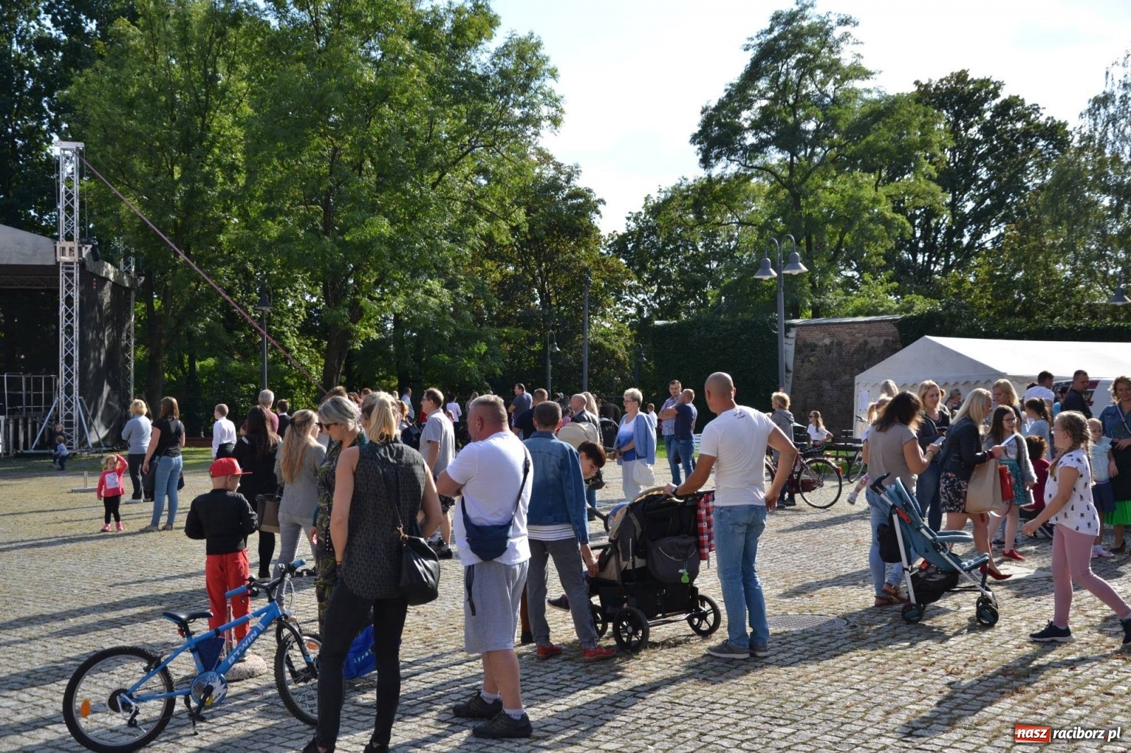 Zdjęcie w galerii na portalu naszraciborz.pl: Młodzież z MDK wystąpiła na zamku [FOTO]  wiadomości z regionu
