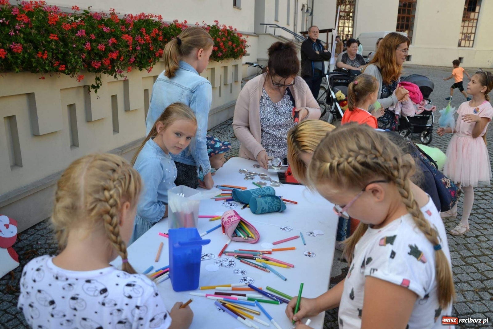 Zdjęcie w galerii na portalu naszraciborz.pl: Młodzież z MDK wystąpiła na zamku [FOTO]  wiadomości z regionu