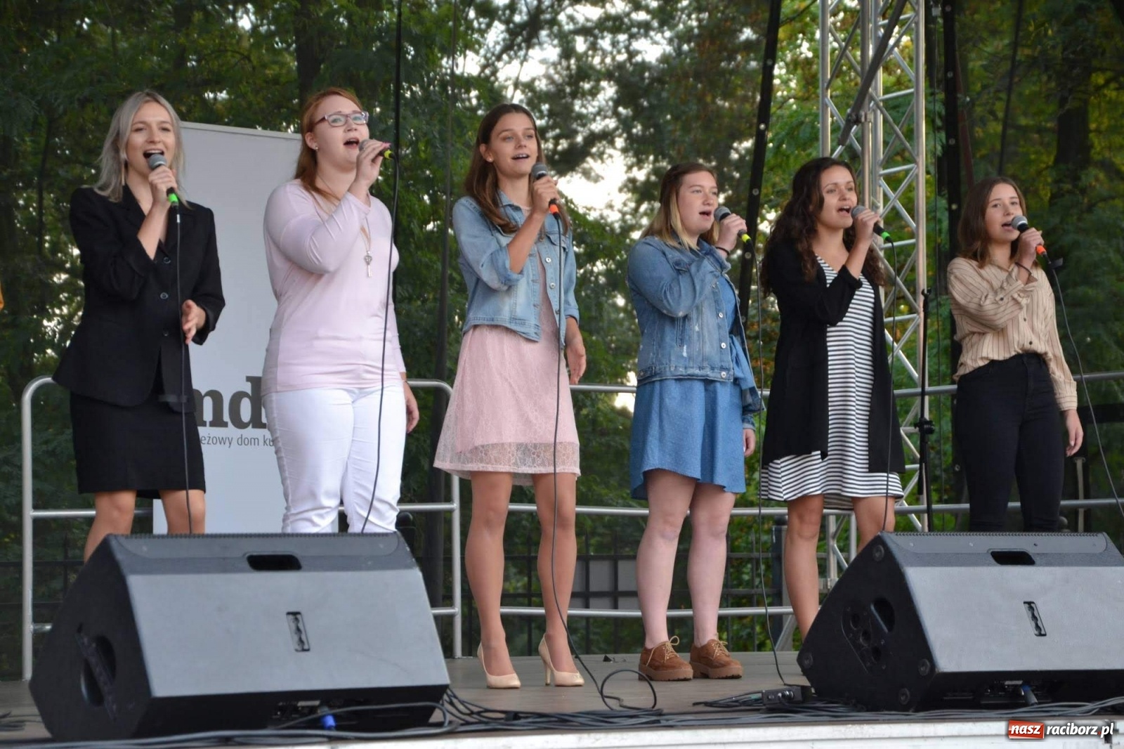 Zdjęcie w galerii na portalu naszraciborz.pl: Młodzież z MDK wystąpiła na zamku [FOTO]  wiadomości z regionu
