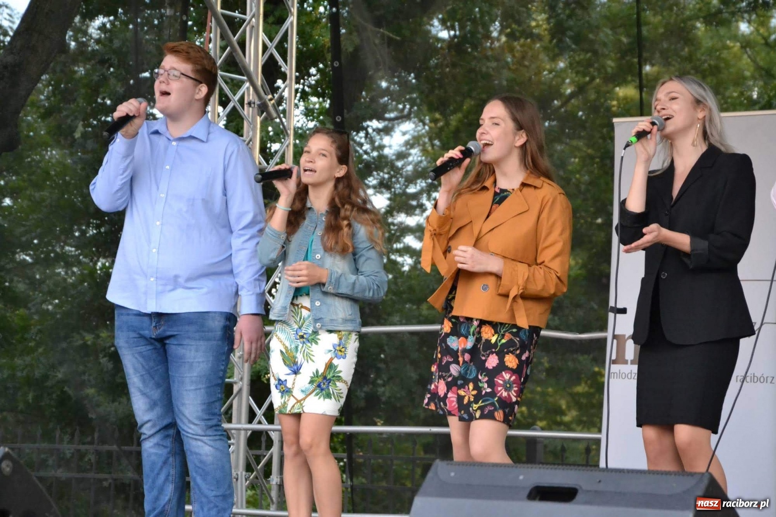 Zdjęcie w galerii na portalu naszraciborz.pl: Młodzież z MDK wystąpiła na zamku [FOTO]  wiadomości z regionu