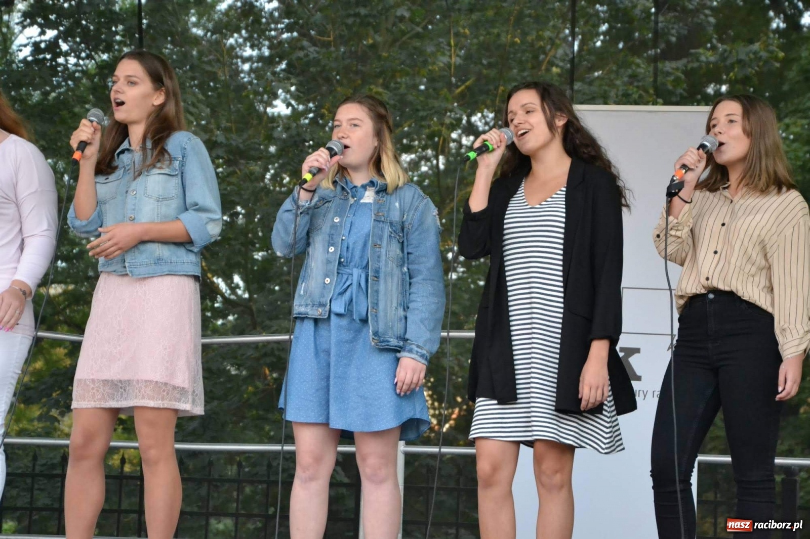 Zdjęcie w galerii na portalu naszraciborz.pl: Młodzież z MDK wystąpiła na zamku [FOTO]  wiadomości z regionu