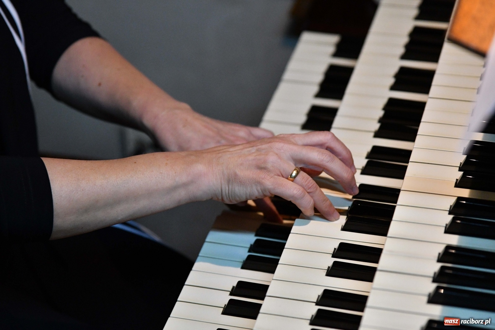 Zdjęcie w galerii na portalu naszraciborz.pl: Gdańscy artyści wystąpili w kościele farnym [FOTO] wiadomości z regionu