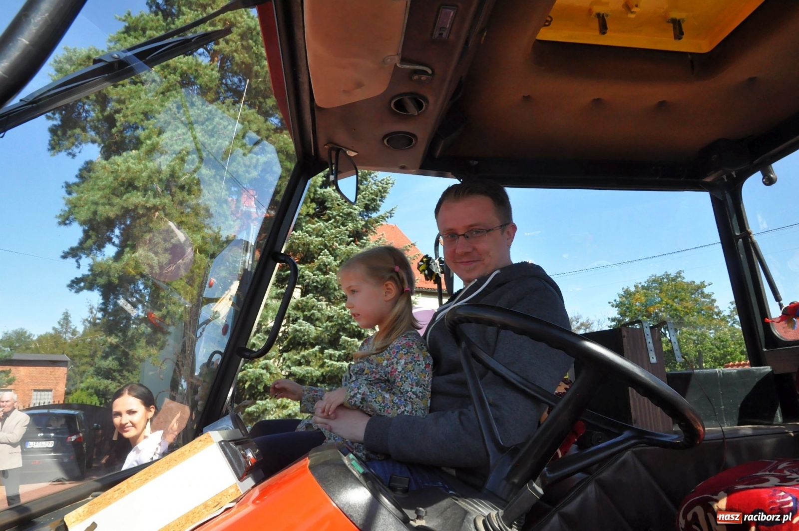 Zdjęcie w galerii na portalu naszraciborz.pl: Loża przywódców na dożynkach w Pawłowie [FOTO i WIDEO]  wiadomości z regionu
