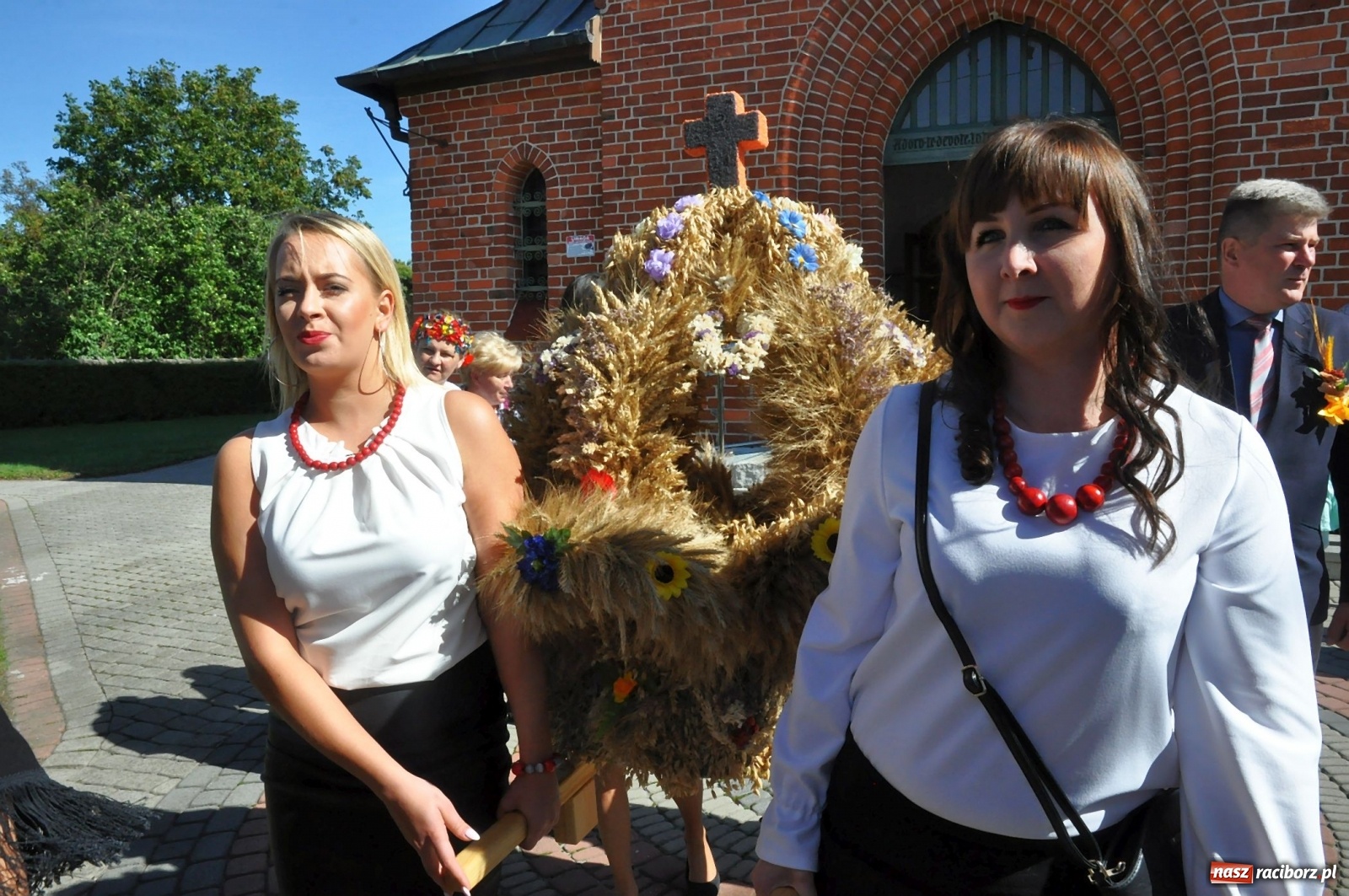 Zdjęcie w galerii na portalu naszraciborz.pl: Loża przywódców na dożynkach w Pawłowie [FOTO i WIDEO]  wiadomości z regionu