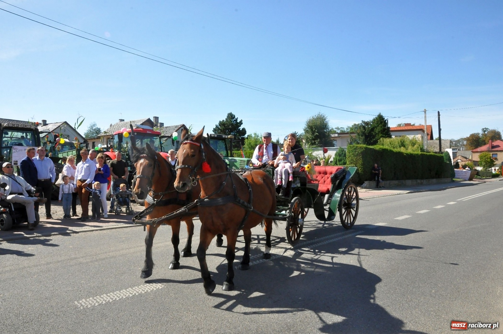 Zdjęcie w galerii na portalu naszraciborz.pl: Loża przywódców na dożynkach w Pawłowie [FOTO i WIDEO]  wiadomości z regionu