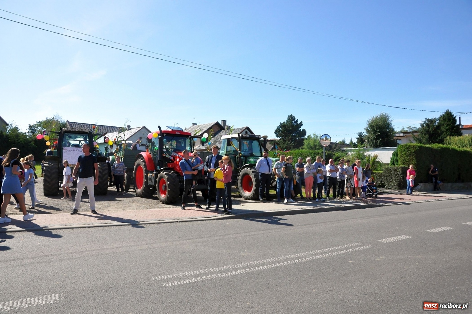 Zdjęcie w galerii na portalu naszraciborz.pl: Loża przywódców na dożynkach w Pawłowie [FOTO i WIDEO]  wiadomości z regionu
