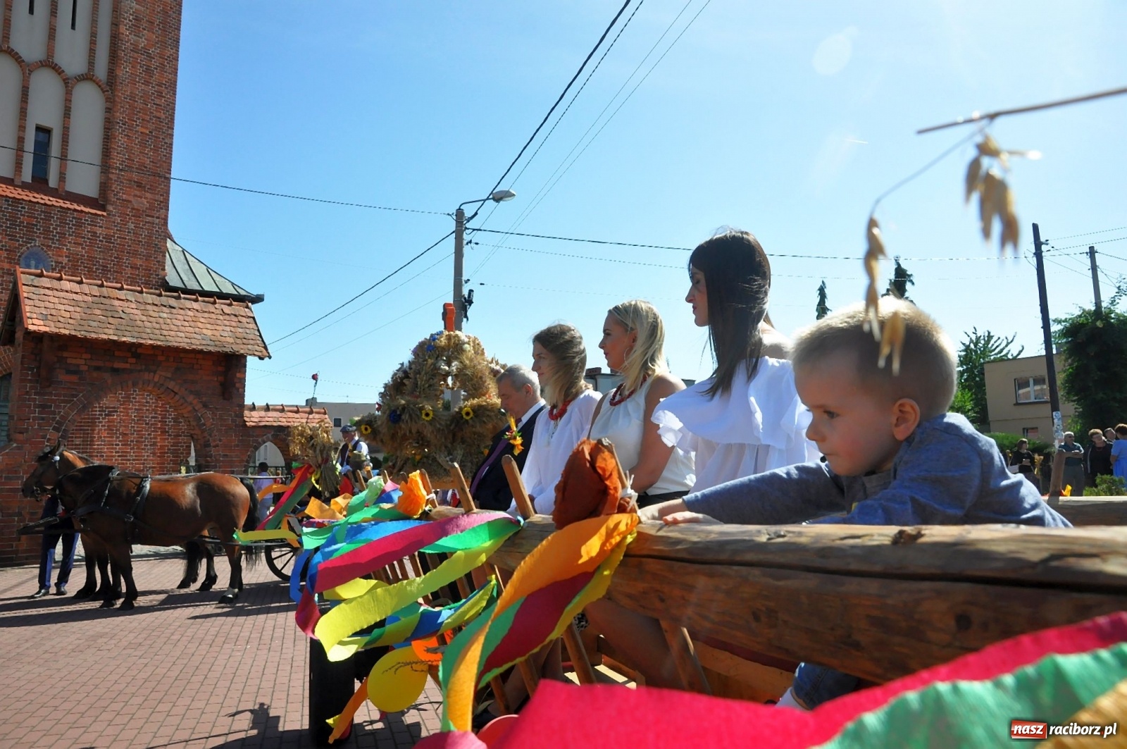 Zdjęcie w galerii na portalu naszraciborz.pl: Loża przywódców na dożynkach w Pawłowie [FOTO i WIDEO]  wiadomości z regionu