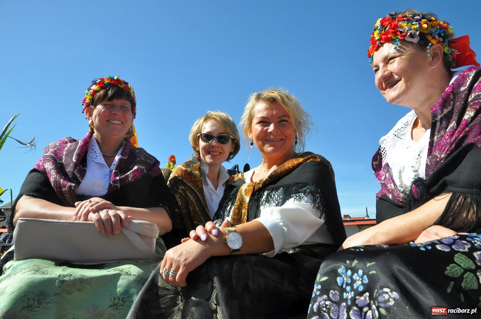 Zdjęcie w galerii na portalu naszraciborz.pl: Loża przywódców na dożynkach w Pawłowie [FOTO i WIDEO]  wiadomości z regionu