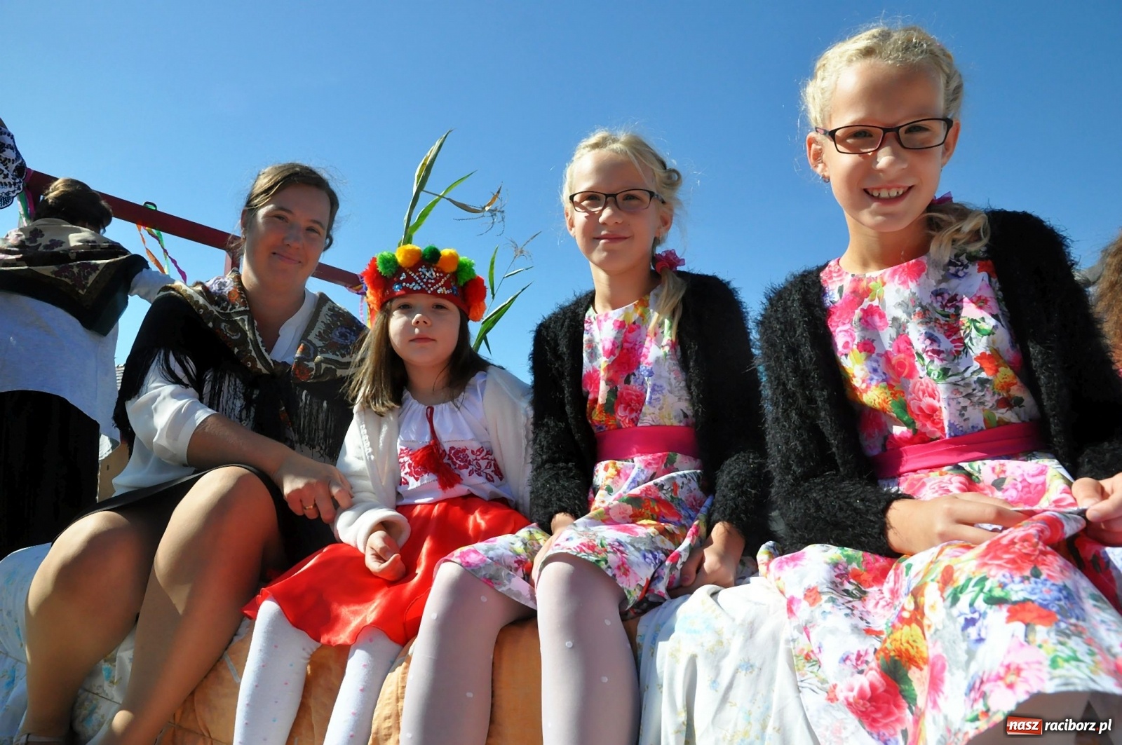 Zdjęcie w galerii na portalu naszraciborz.pl: Loża przywódców na dożynkach w Pawłowie [FOTO i WIDEO]  wiadomości z regionu