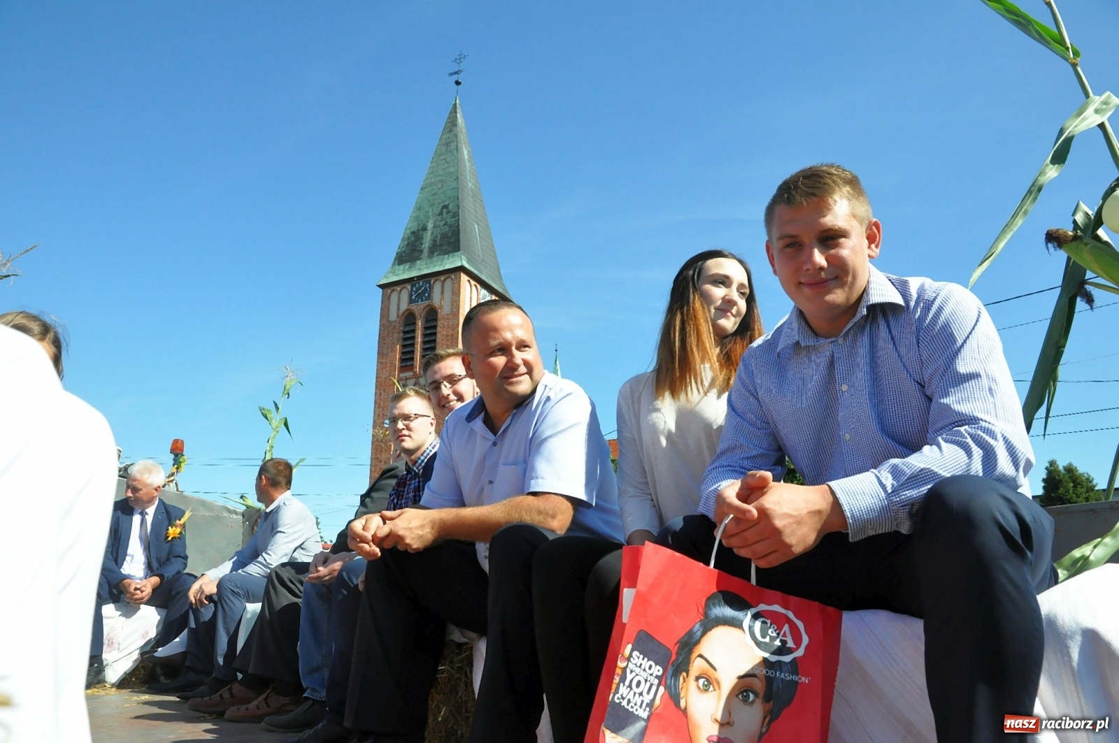 Zdjęcie w galerii na portalu naszraciborz.pl: Loża przywódców na dożynkach w Pawłowie [FOTO i WIDEO]  wiadomości z regionu