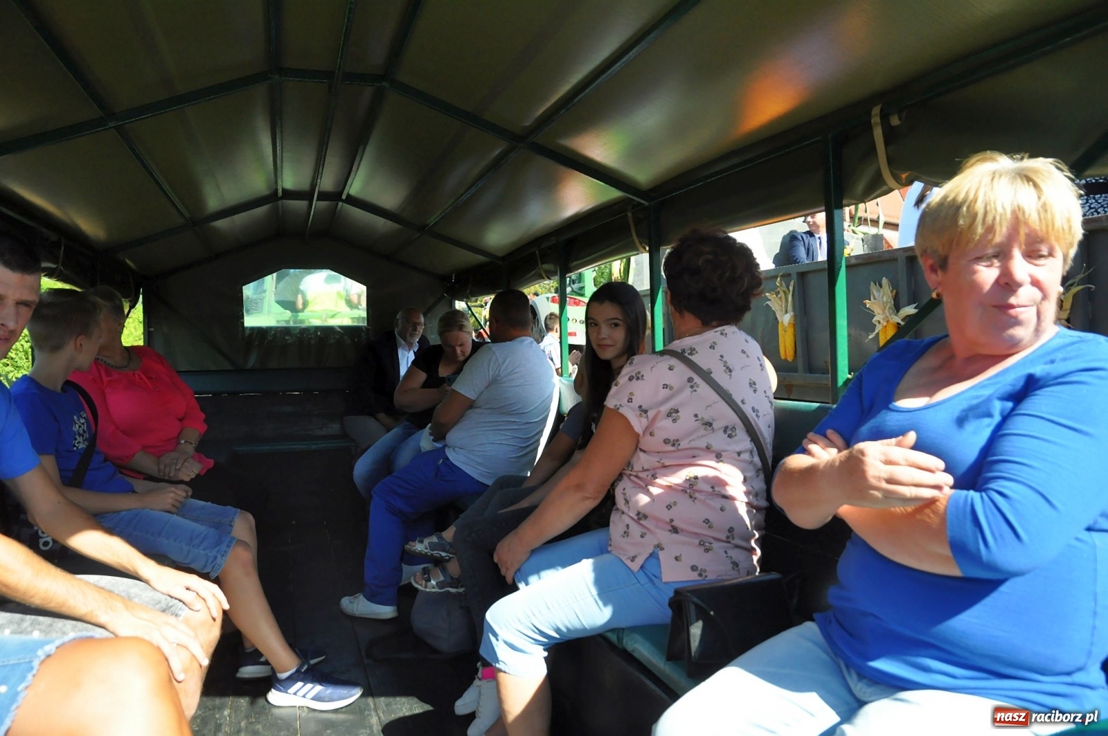 Zdjęcie w galerii na portalu naszraciborz.pl: Loża przywódców na dożynkach w Pawłowie [FOTO i WIDEO]  wiadomości z regionu