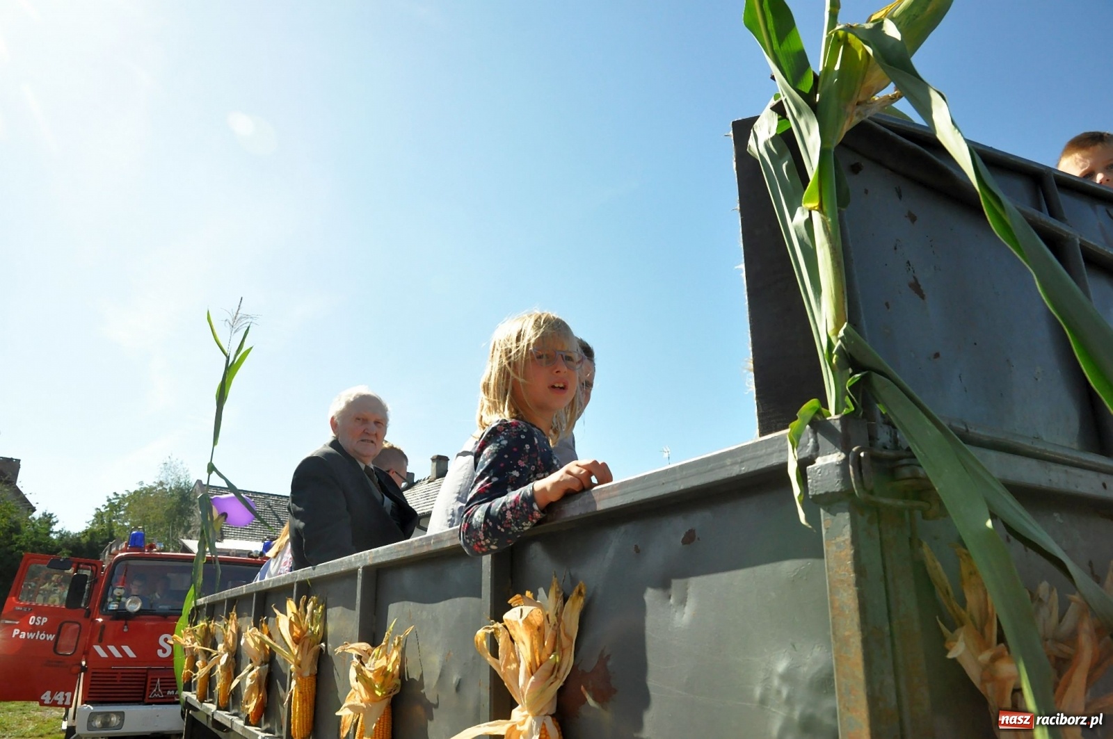 Zdjęcie w galerii na portalu naszraciborz.pl: Loża przywódców na dożynkach w Pawłowie [FOTO i WIDEO]  wiadomości z regionu