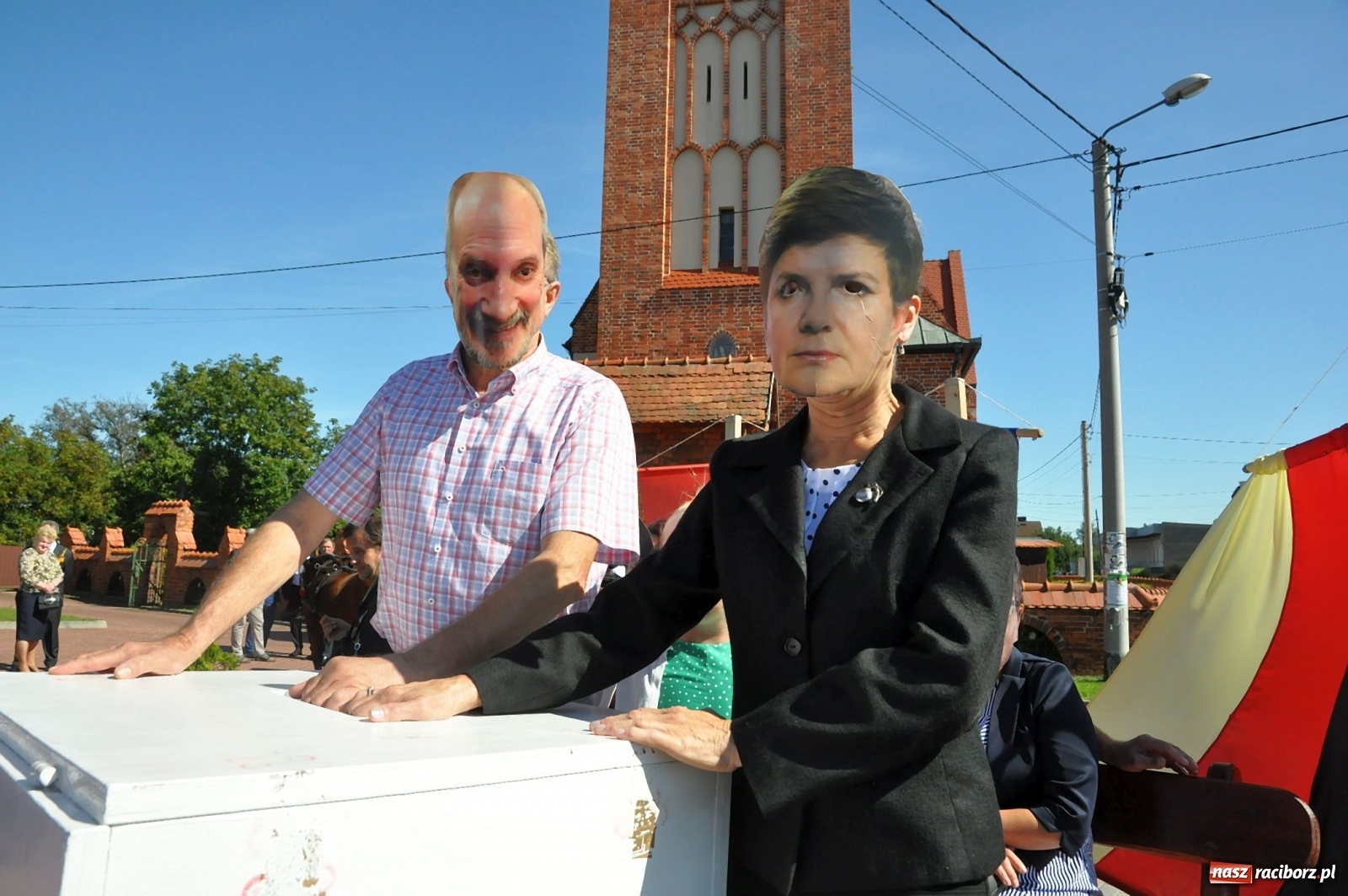 Zdjęcie w galerii na portalu naszraciborz.pl: Loża przywódców na dożynkach w Pawłowie [FOTO i WIDEO]  wiadomości z regionu