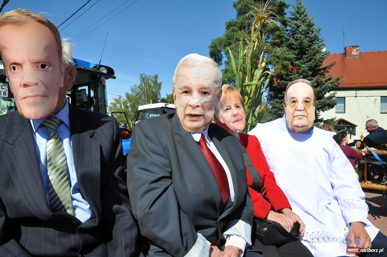 Zdjęcie w galerii na portalu naszraciborz.pl: Loża przywódców na dożynkach w Pawłowie [FOTO i WIDEO]  wiadomości z regionu