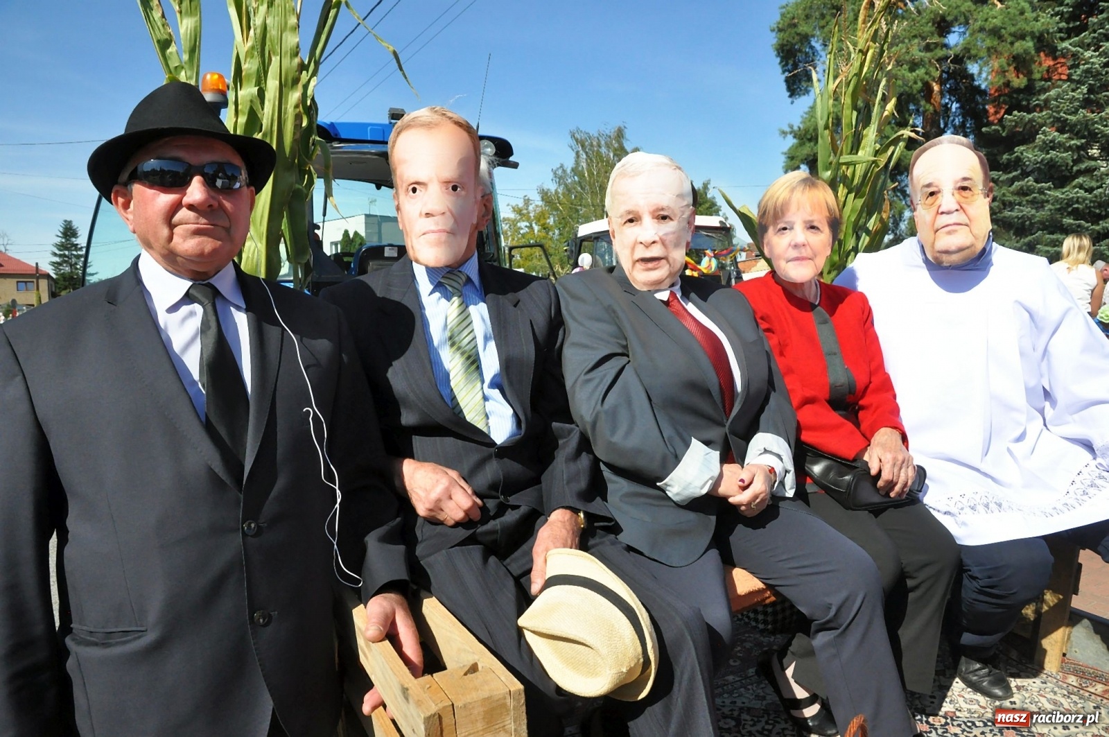 Zdjęcie w galerii na portalu naszraciborz.pl: Loża przywódców na dożynkach w Pawłowie [FOTO i WIDEO]  wiadomości z regionu