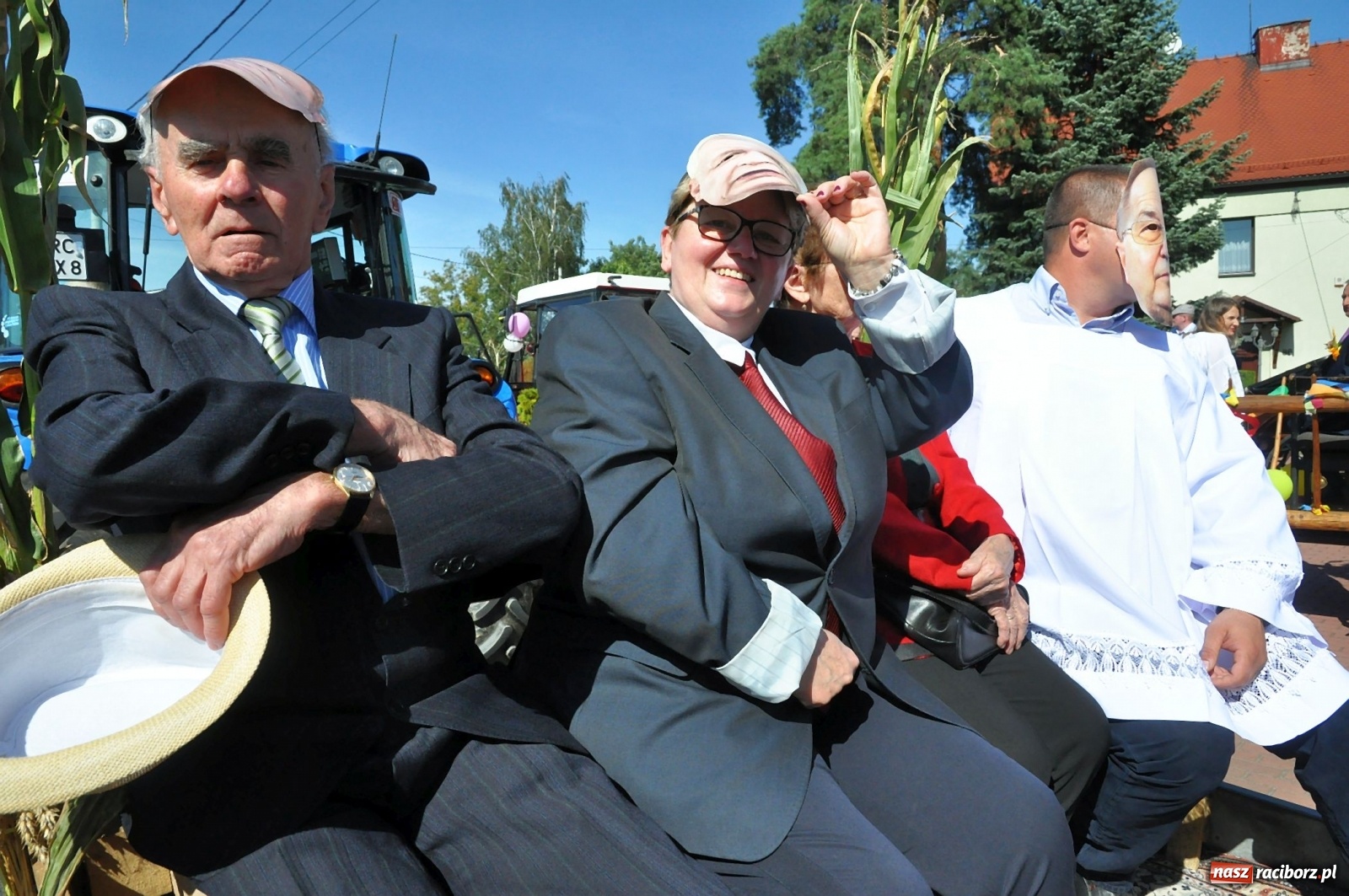 Zdjęcie w galerii na portalu naszraciborz.pl: Loża przywódców na dożynkach w Pawłowie [FOTO i WIDEO]  wiadomości z regionu