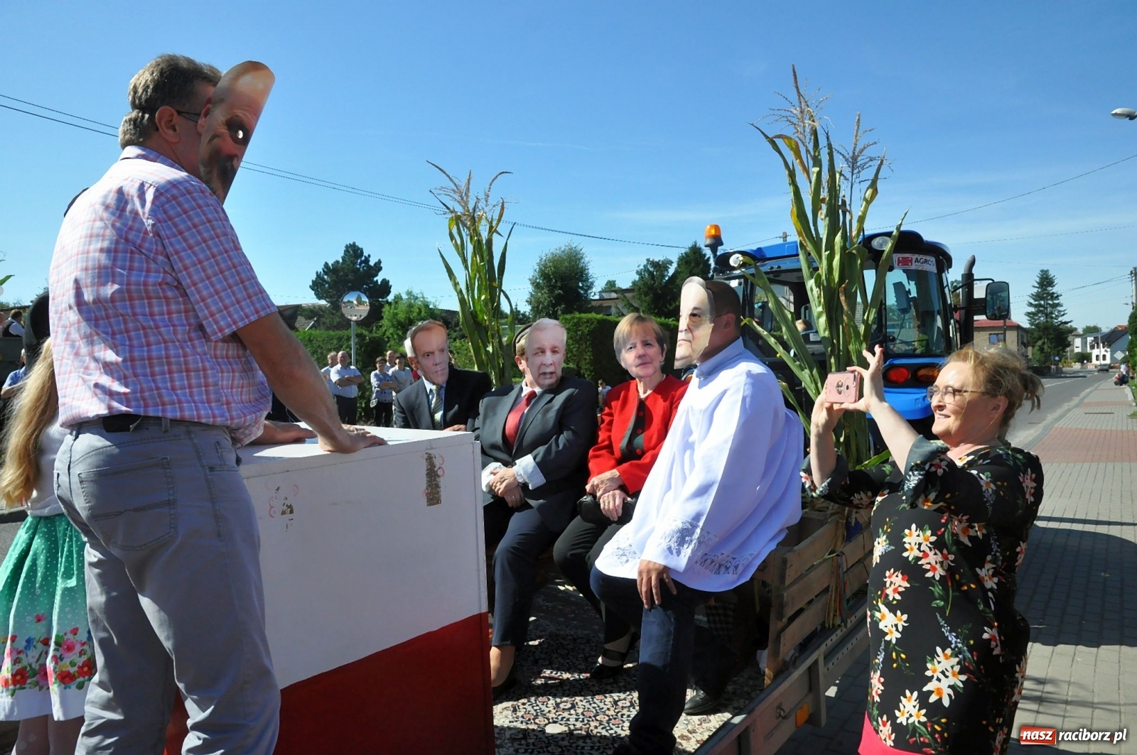 Zdjęcie w galerii na portalu naszraciborz.pl: Loża przywódców na dożynkach w Pawłowie [FOTO i WIDEO]  wiadomości z regionu