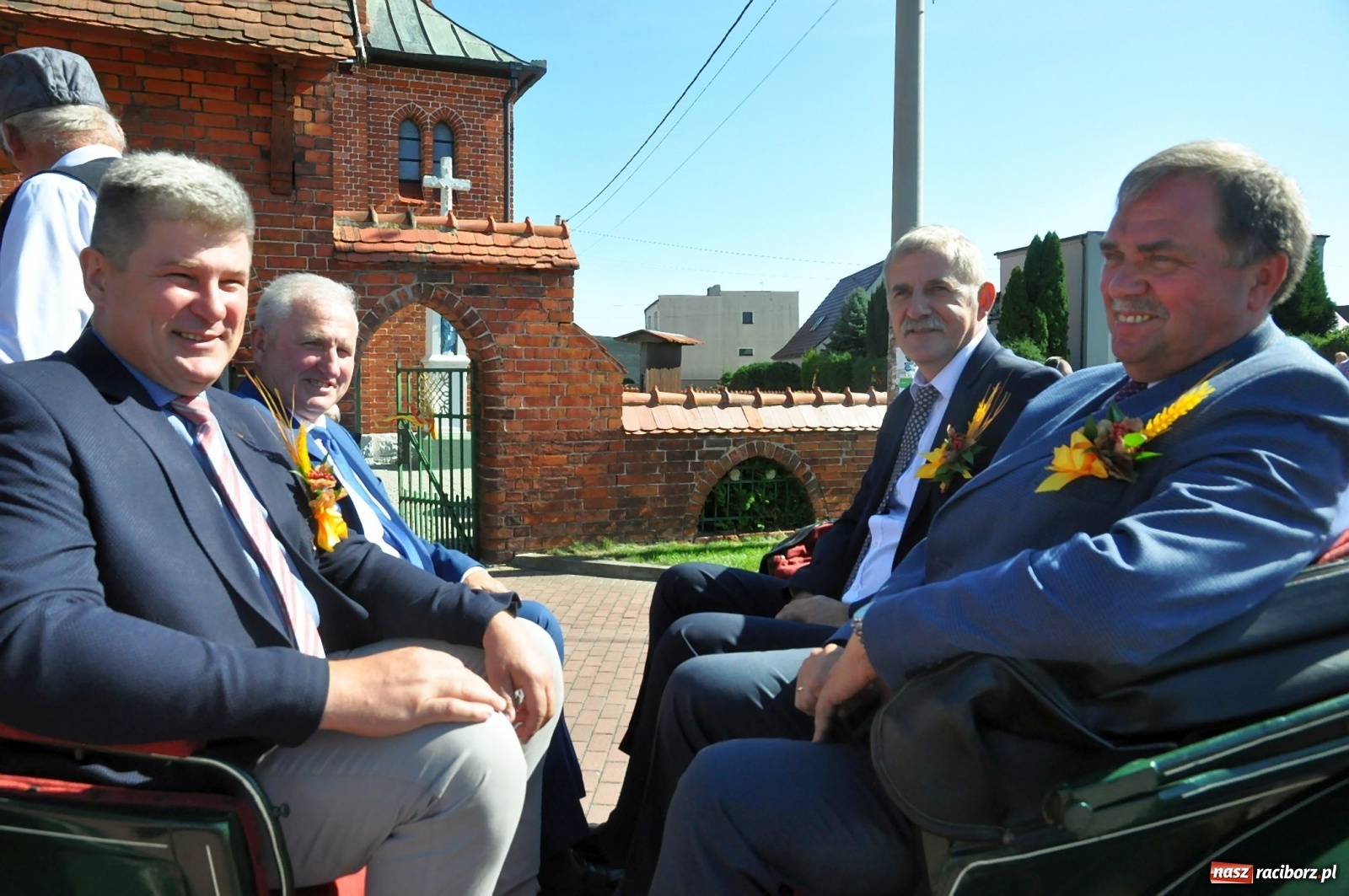 Zdjęcie w galerii na portalu naszraciborz.pl: Loża przywódców na dożynkach w Pawłowie [FOTO i WIDEO]  wiadomości z regionu