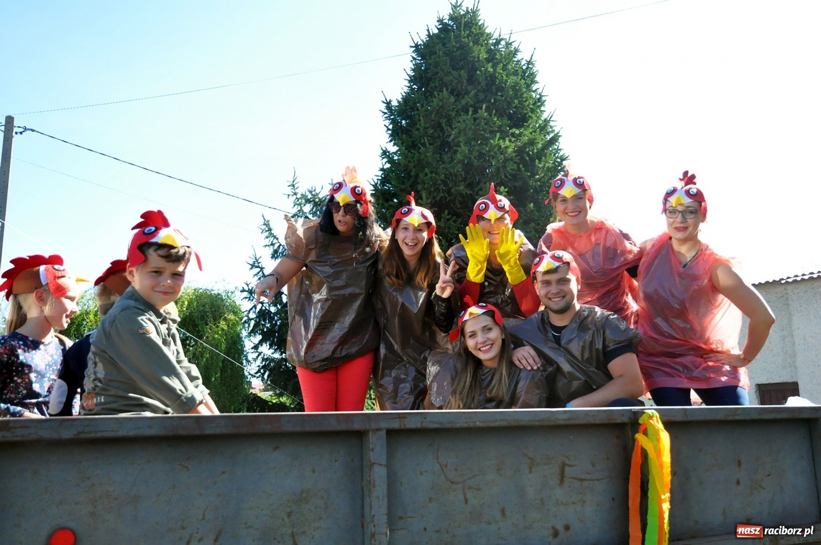 Zdjęcie w galerii na portalu naszraciborz.pl: Loża przywódców na dożynkach w Pawłowie [FOTO i WIDEO]  wiadomości z regionu