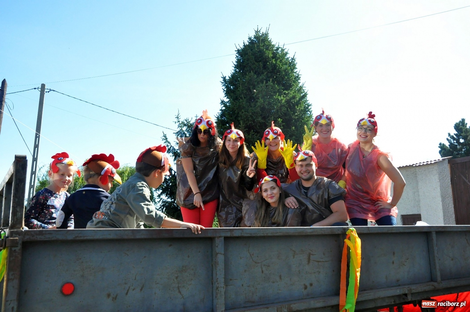 Zdjęcie w galerii na portalu naszraciborz.pl: Loża przywódców na dożynkach w Pawłowie [FOTO i WIDEO]  wiadomości z regionu
