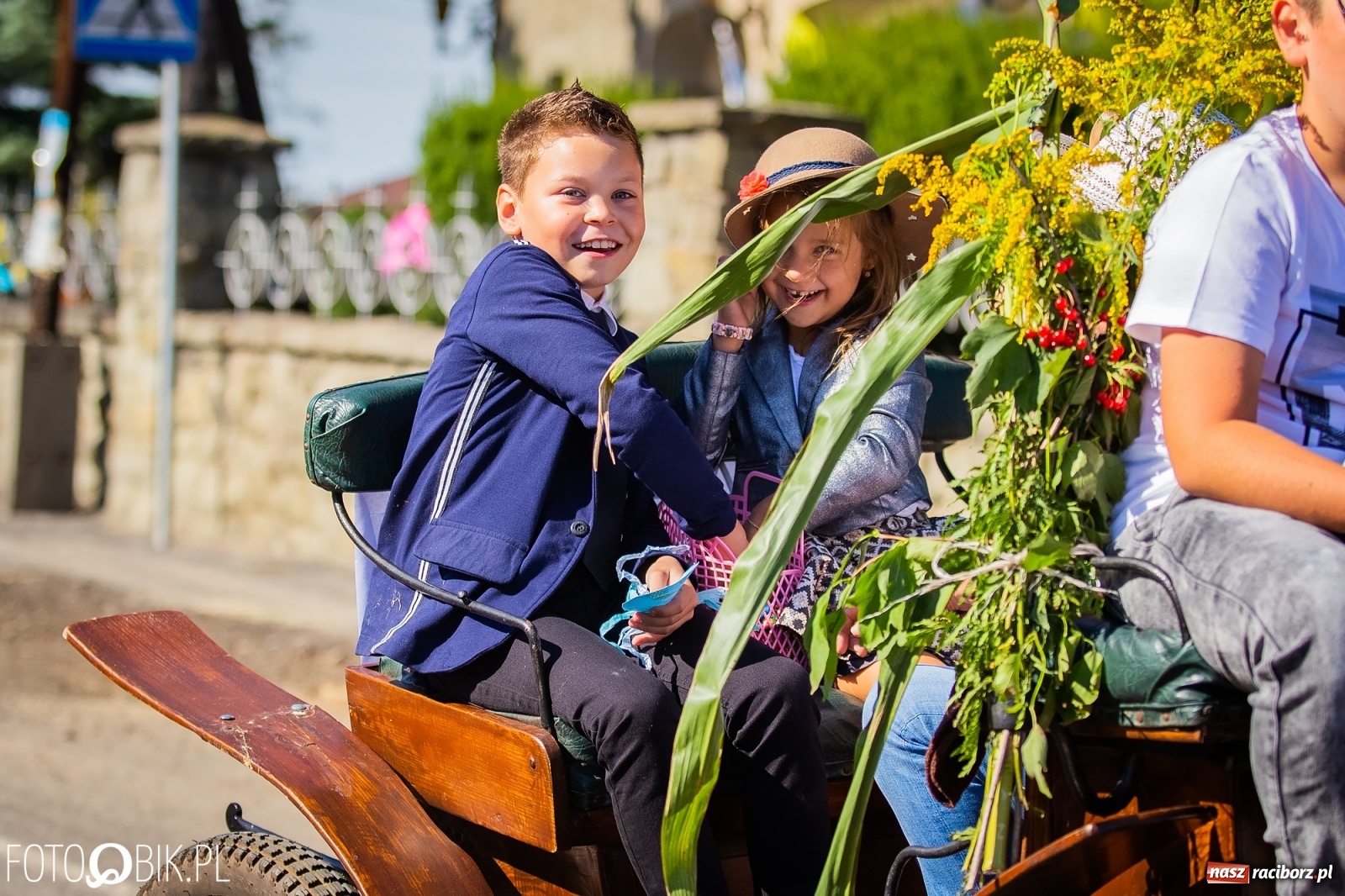 Zdjęcie w galerii na portalu naszraciborz.pl: Korowód jak maraton. Dożynki w Pogrzebieniu [FOTO i WIDEO]  wiadomości z regionu