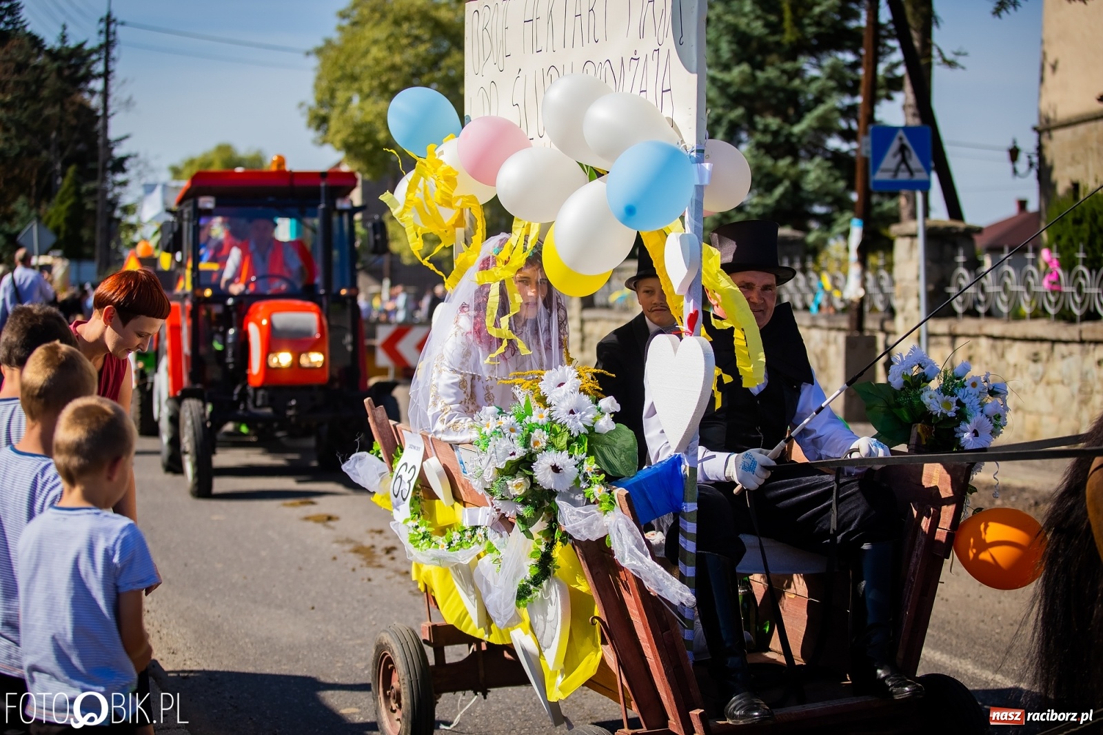 Zdjęcie w galerii na portalu naszraciborz.pl: Korowód jak maraton. Dożynki w Pogrzebieniu [FOTO i WIDEO]  wiadomości z regionu