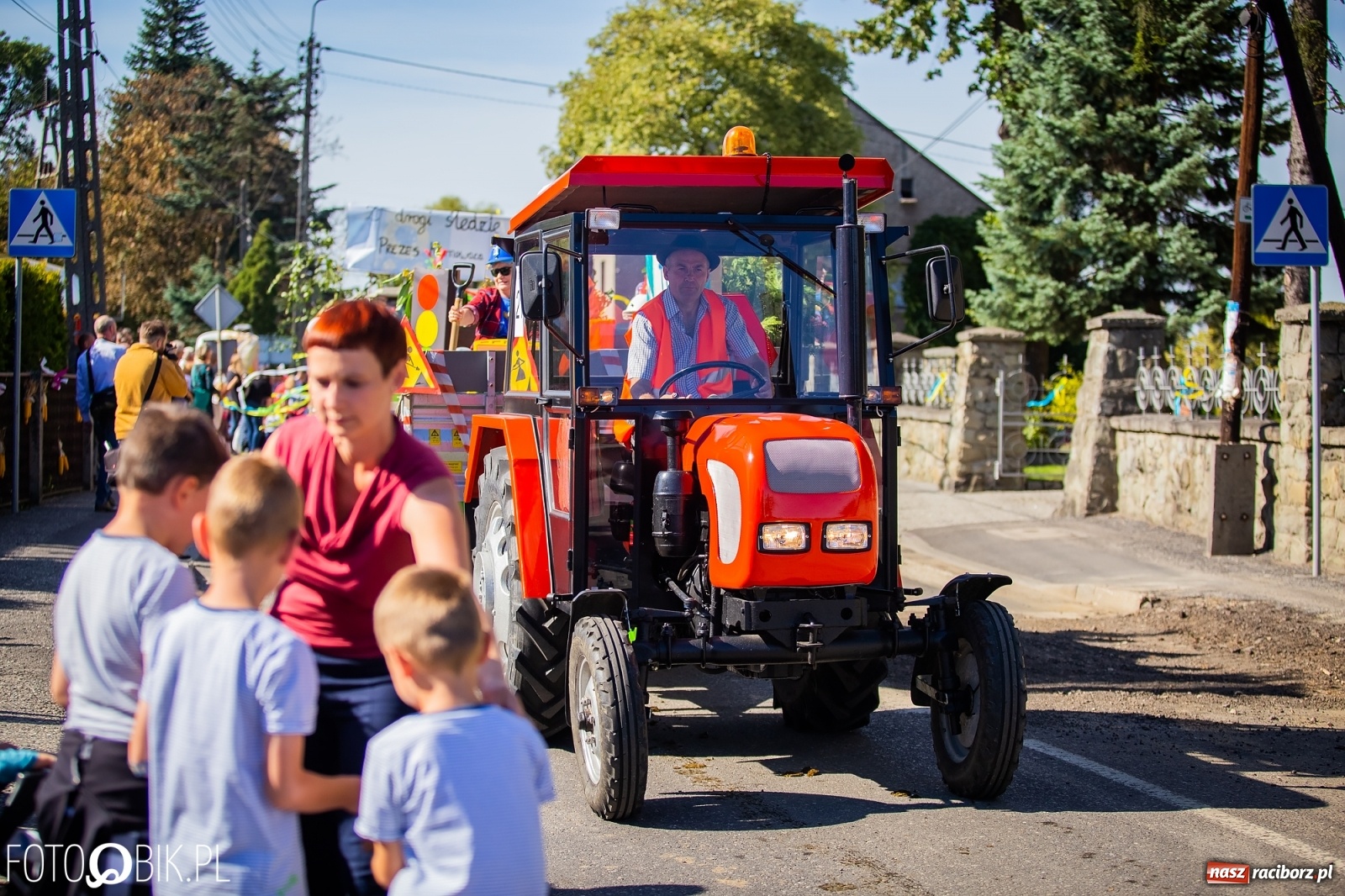 Zdjęcie w galerii na portalu naszraciborz.pl: Korowód jak maraton. Dożynki w Pogrzebieniu [FOTO i WIDEO]  wiadomości z regionu
