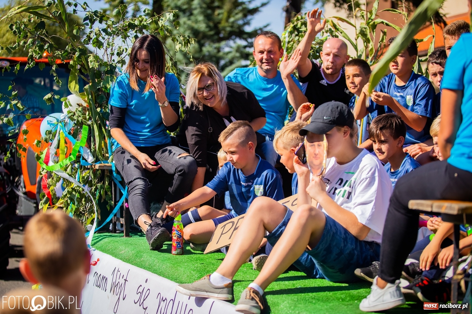 Zdjęcie w galerii na portalu naszraciborz.pl: Korowód jak maraton. Dożynki w Pogrzebieniu [FOTO i WIDEO]  wiadomości z regionu