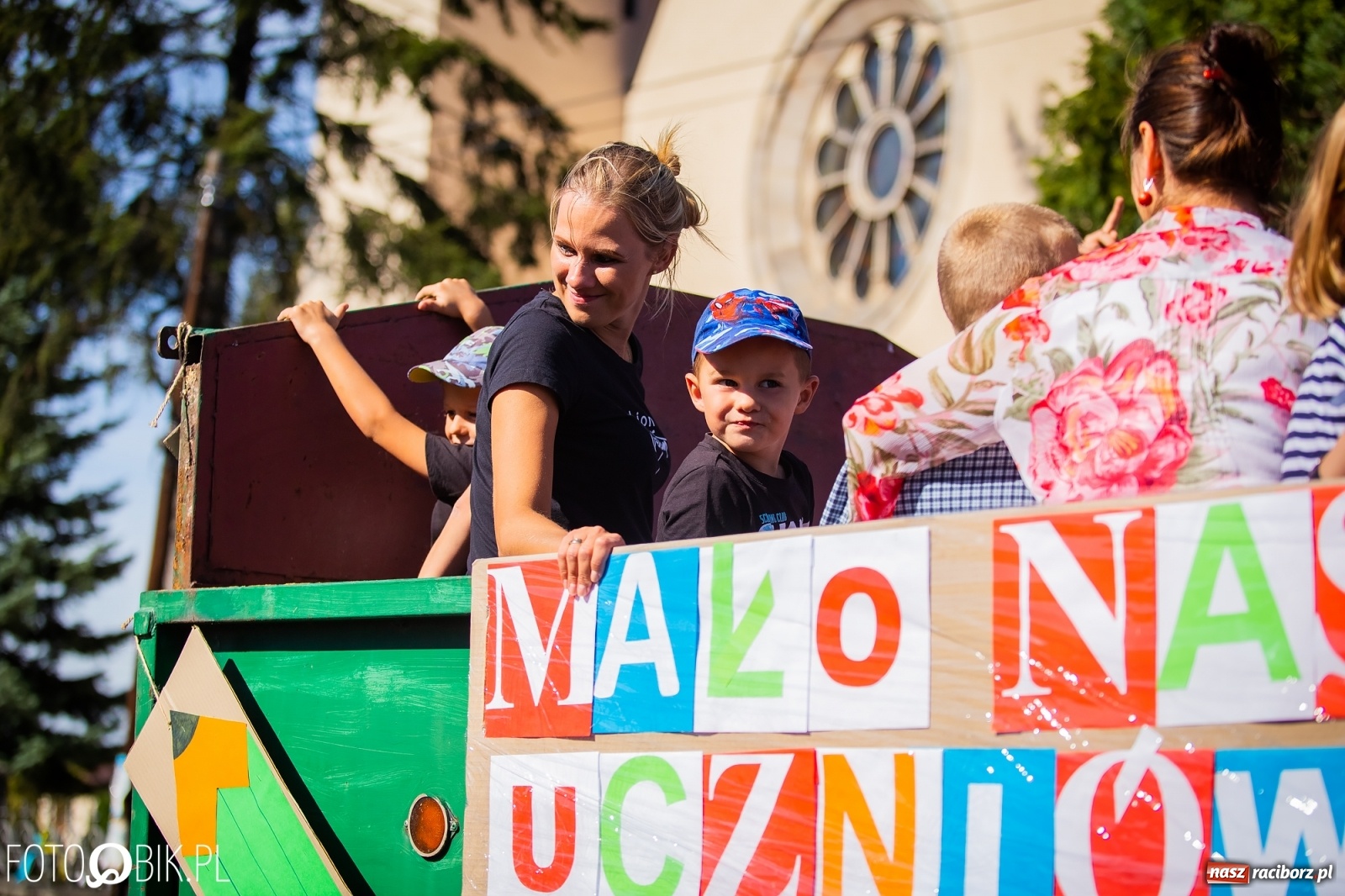 Zdjęcie w galerii na portalu naszraciborz.pl: Korowód jak maraton. Dożynki w Pogrzebieniu [FOTO i WIDEO]  wiadomości z regionu