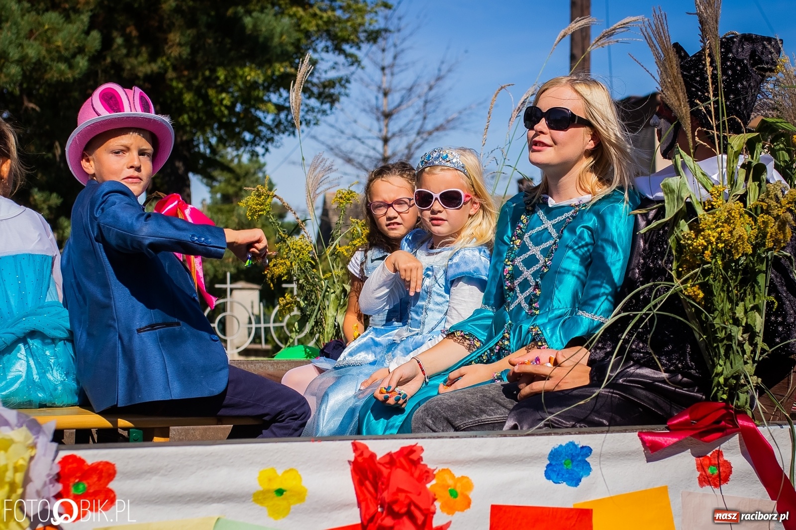 Zdjęcie w galerii na portalu naszraciborz.pl: Korowód jak maraton. Dożynki w Pogrzebieniu [FOTO i WIDEO]  wiadomości z regionu