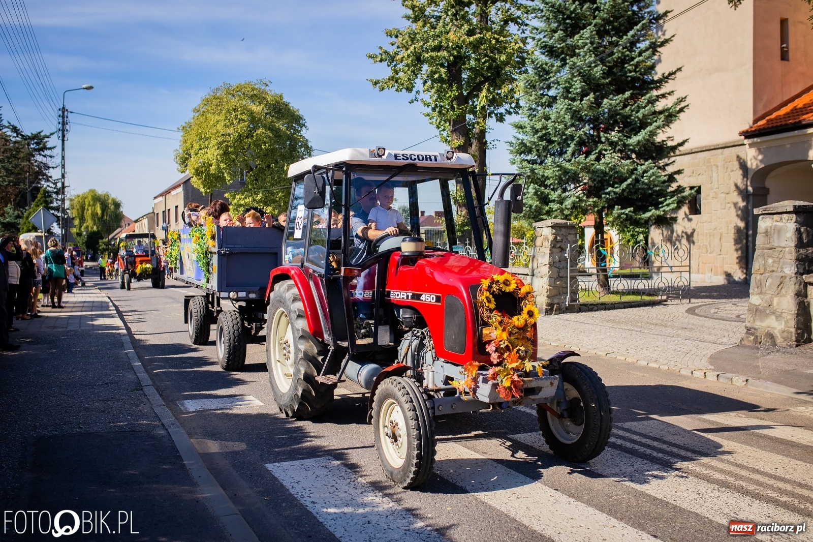 Zdjęcie w galerii na portalu naszraciborz.pl: Korowód jak maraton. Dożynki w Pogrzebieniu [FOTO i WIDEO]  wiadomości z regionu